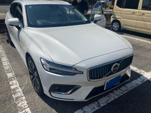 2023 Volvo V60 ULTIMATE B4